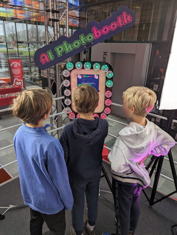 Kinderboekenweek: Zet jezelf in de spotlight met de AI photobooth — familie-kids in Middelharnis